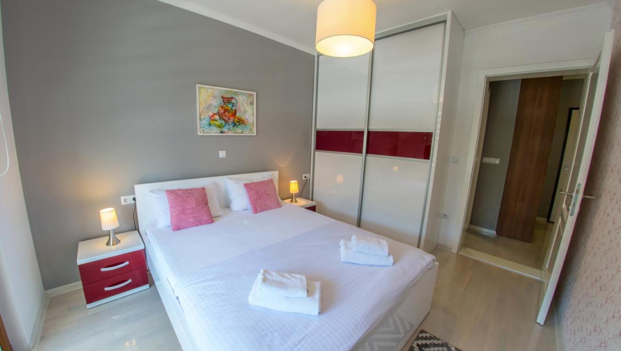 Apartment Light De Luxe - with Old Bridge view Mostar Buitenkant foto